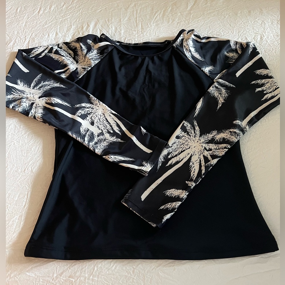 NWOT Rashguard Top. Size L.